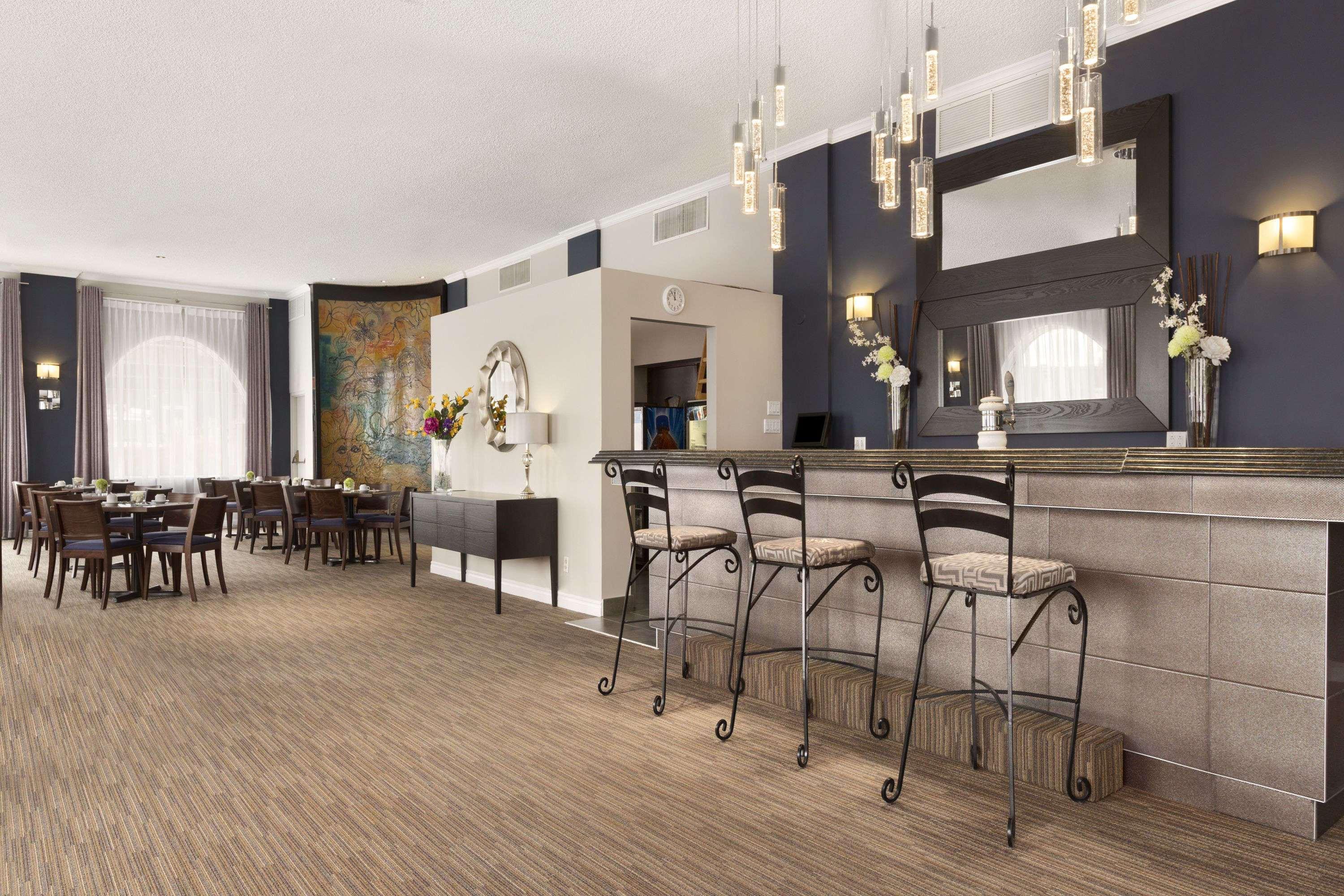 Days Inn By Wyndham Montreal Airport Conference Centre Дорвал Екстериор снимка