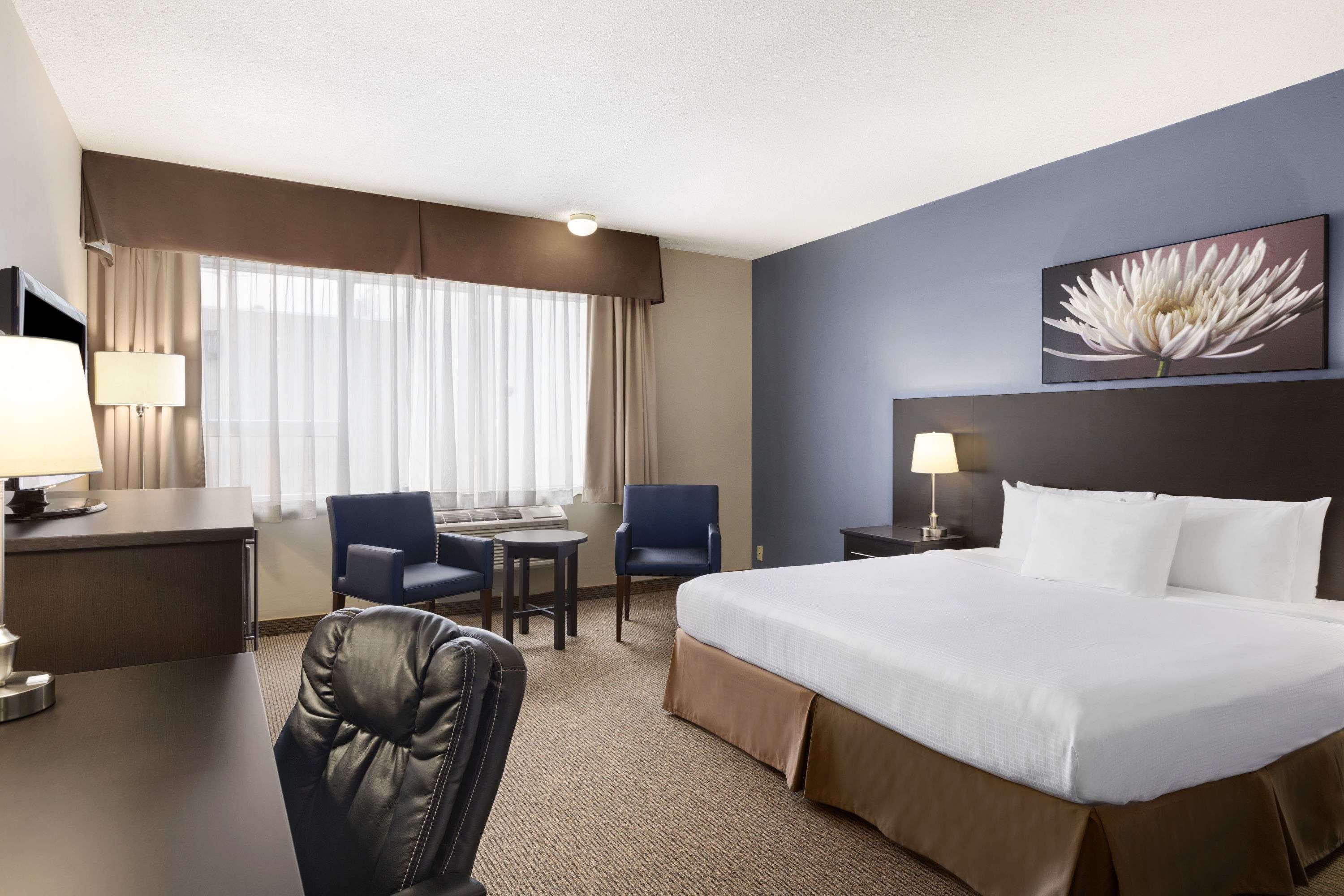 Days Inn By Wyndham Montreal Airport Conference Centre Дорвал Екстериор снимка