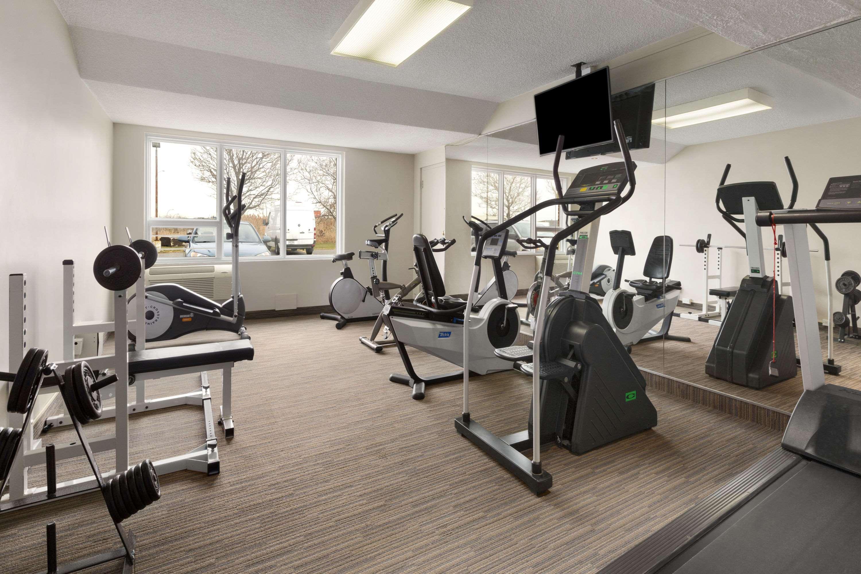 Days Inn By Wyndham Montreal Airport Conference Centre Дорвал Екстериор снимка