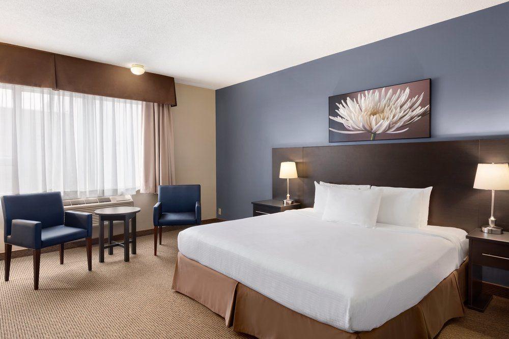 Days Inn By Wyndham Montreal Airport Conference Centre Дорвал Екстериор снимка