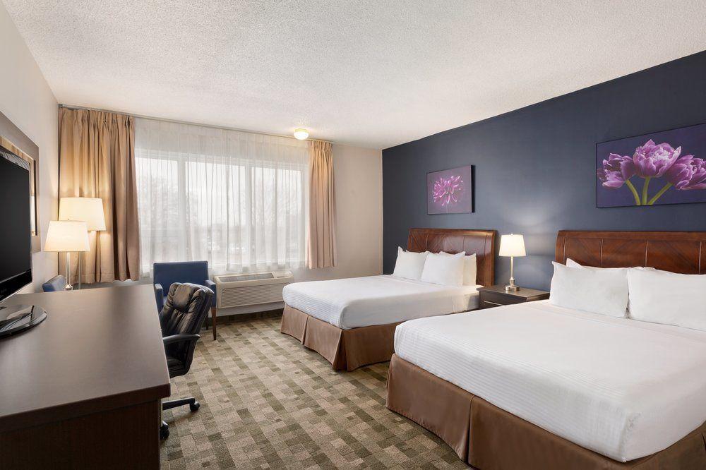 Days Inn By Wyndham Montreal Airport Conference Centre Дорвал Екстериор снимка