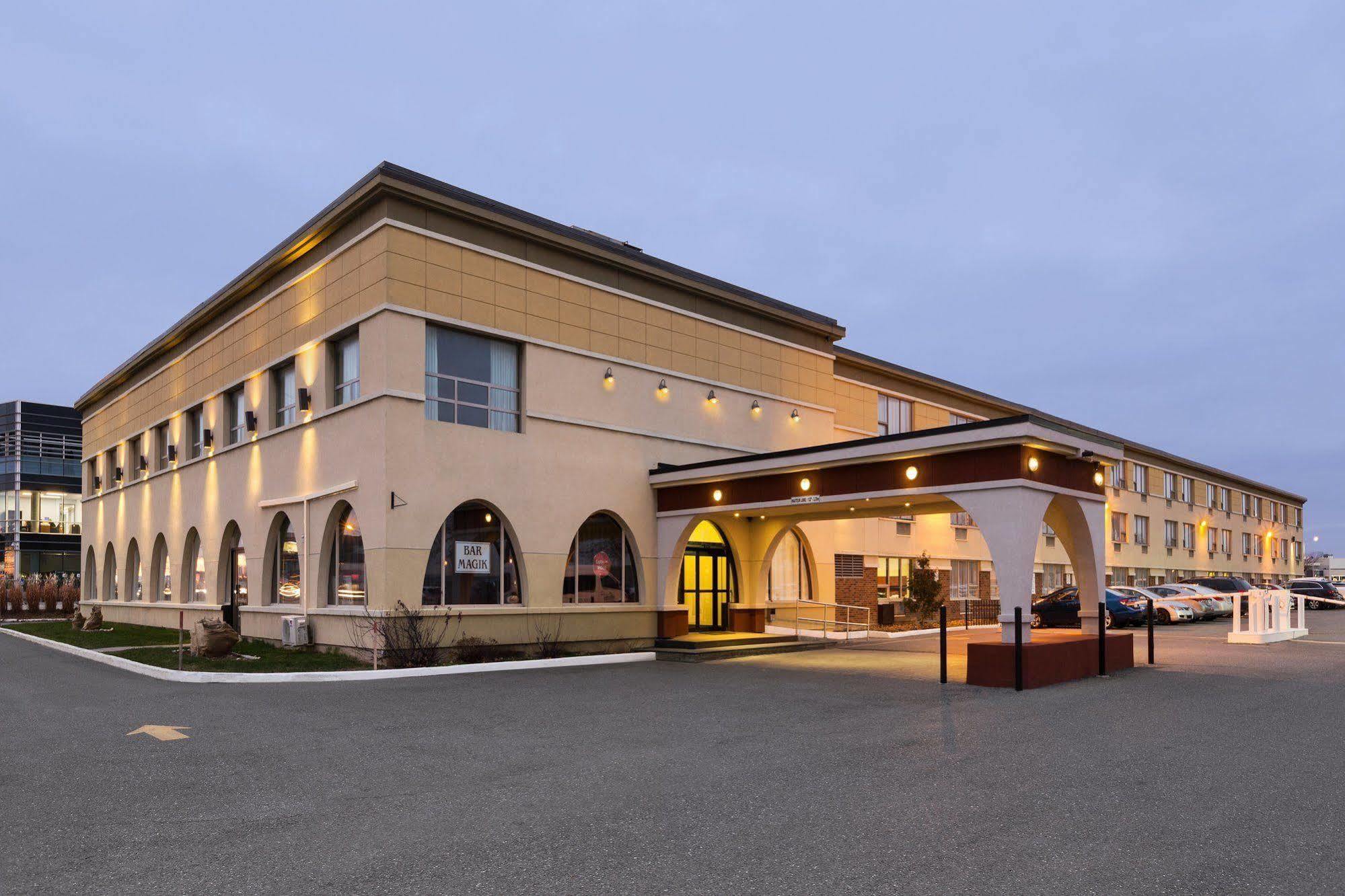 Days Inn By Wyndham Montreal Airport Conference Centre Дорвал Екстериор снимка