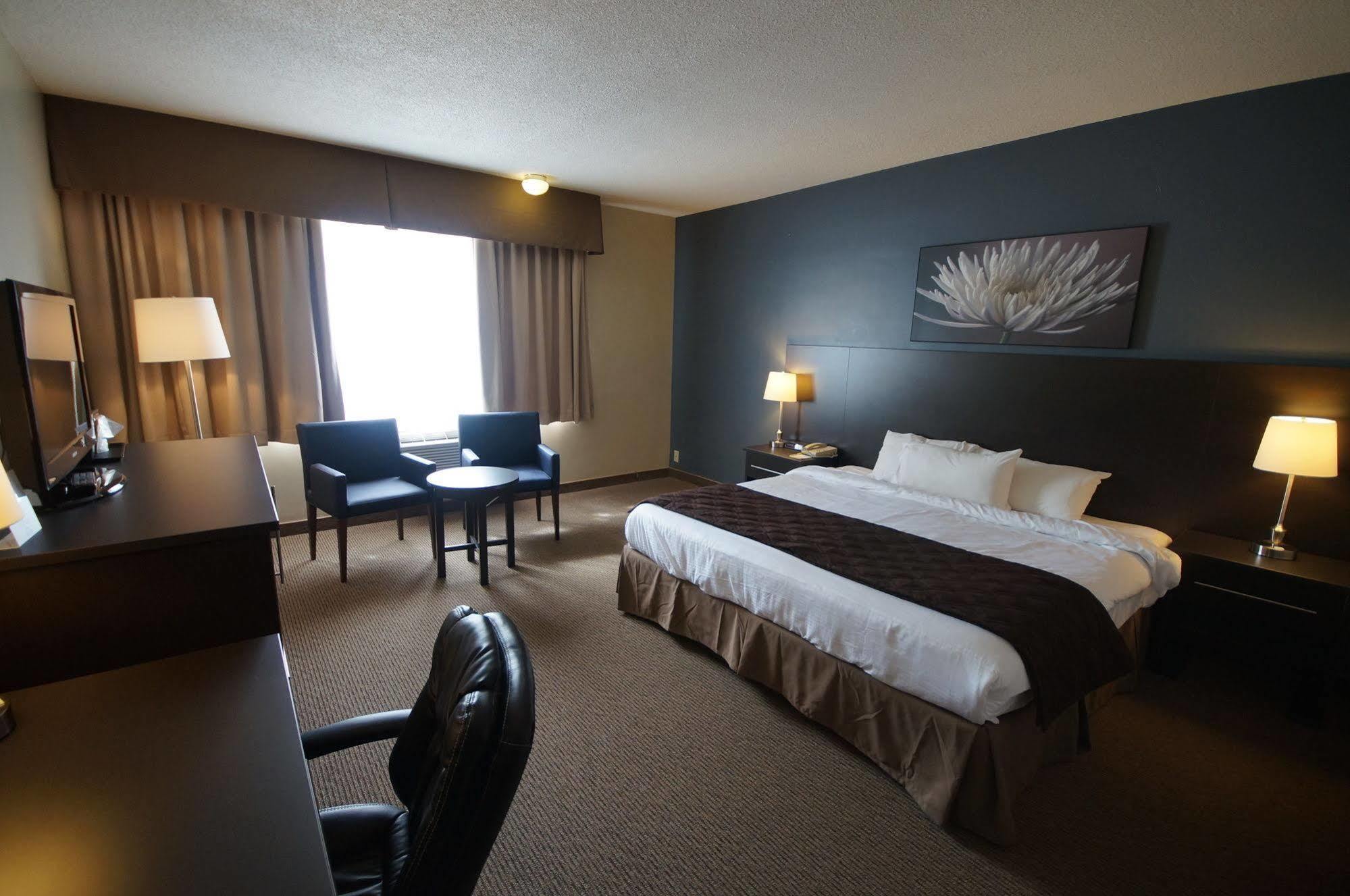 Days Inn By Wyndham Montreal Airport Conference Centre Дорвал Екстериор снимка